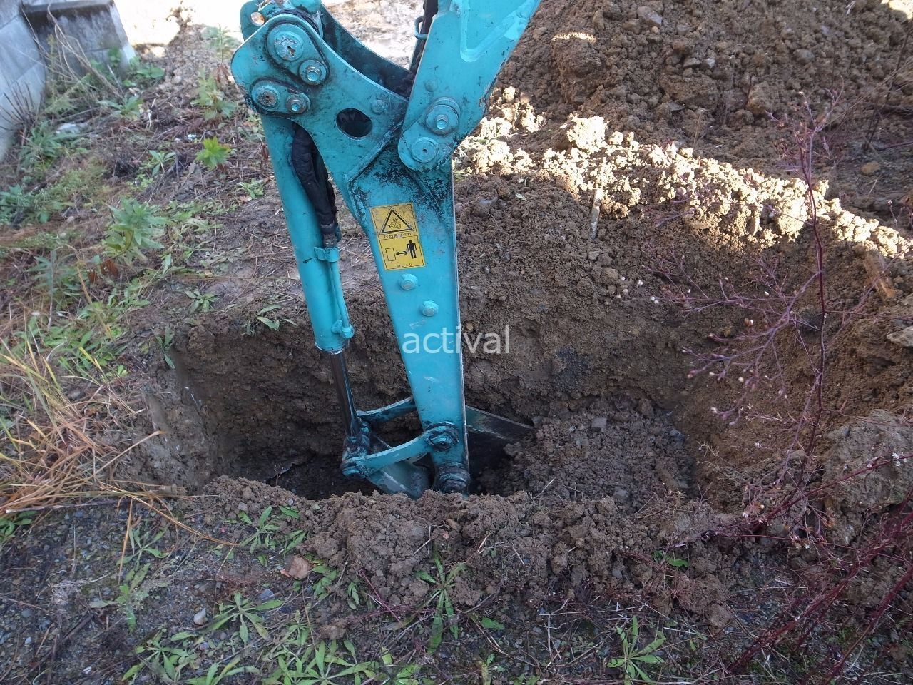地盤調査の掘削作業