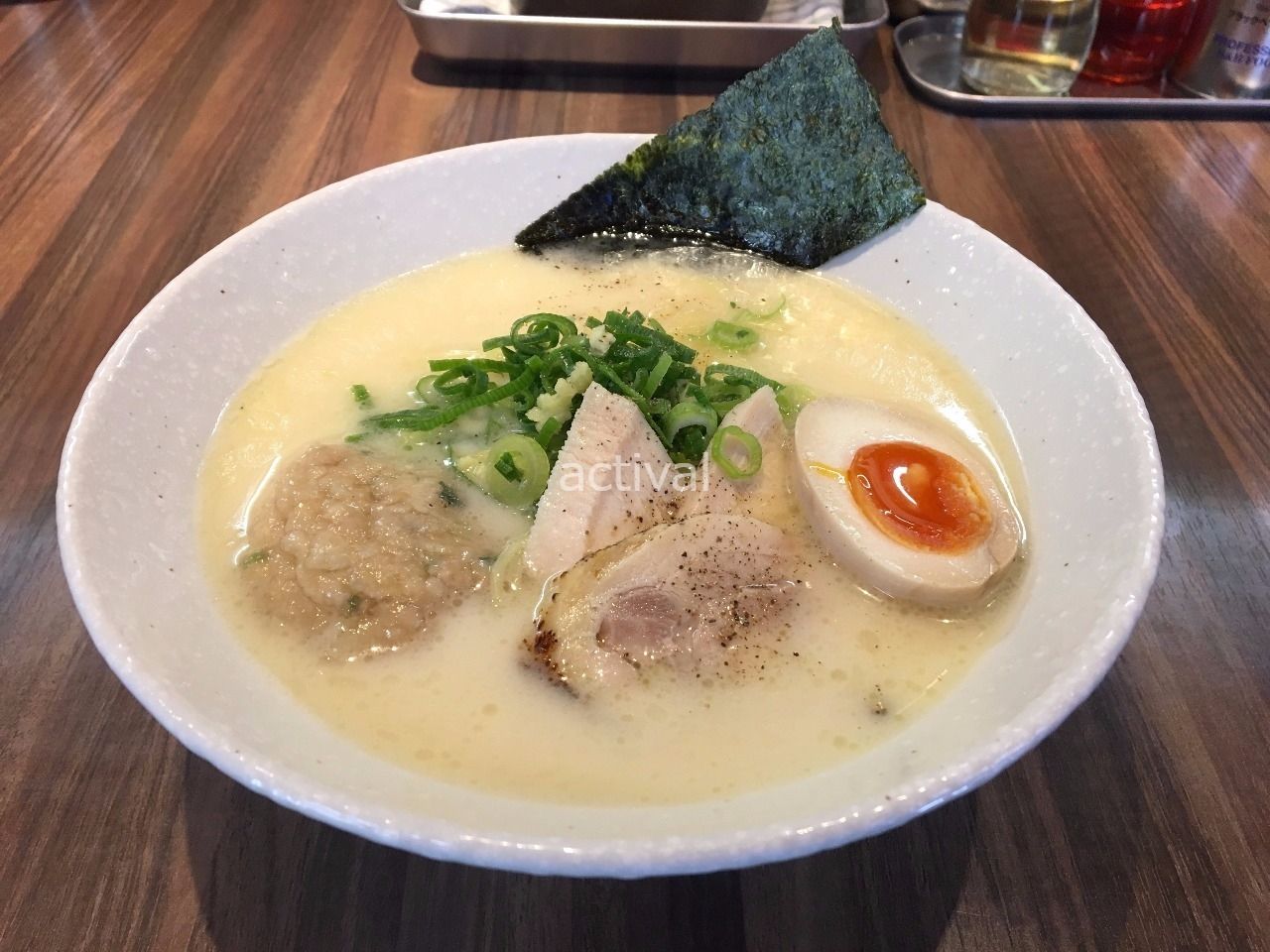 越谷駅・麺屋ひかりのコラーゲンたっぷり鶏白湯ラーメン！！