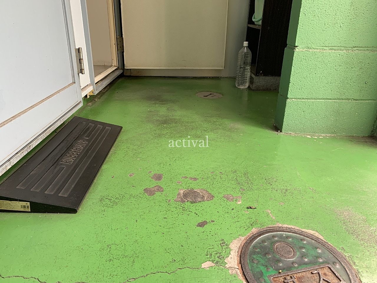 ア・ス・ヴェルデⅢの共用スペースの床の水拭き掃除をしました。