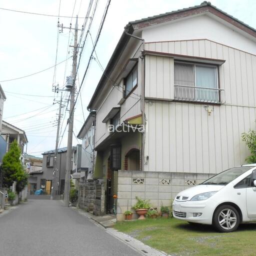 越谷市相模町 古屋付き土地 調整区域の古屋付き土地。価格が安い市街化調整区域の物件でも古屋付きのまま売り出す事によって再建築が可能になる為、購入する方がいらっしゃいます。