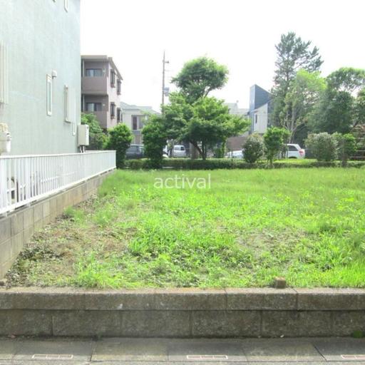 川口市戸塚境町 土地 所有者が複数いる敷地が旗竿の形をしている土地でした。それでもお問い合わせを多く頂きました。売主様全員が納得の金額でのご売却となりました。
