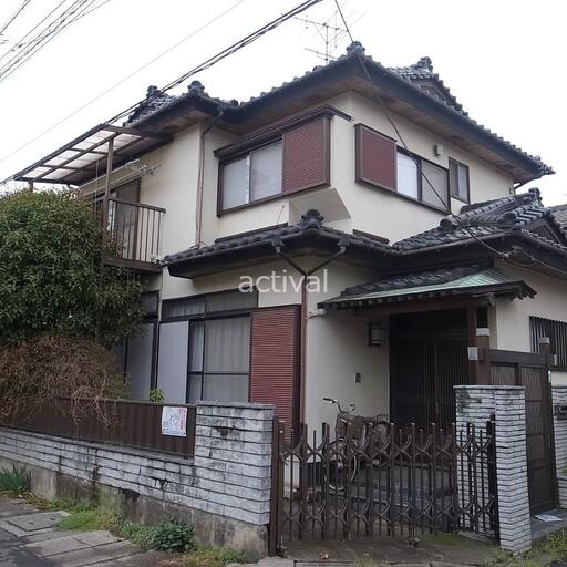 吉川市栄町 古屋付き土地 建物内に多くの荷物が残ってた相続による物件。当社提携業者による片付け・処分で安く費用を抑えることができました。売却する過程のサポートもしっかりとお手伝いさせて頂きます。