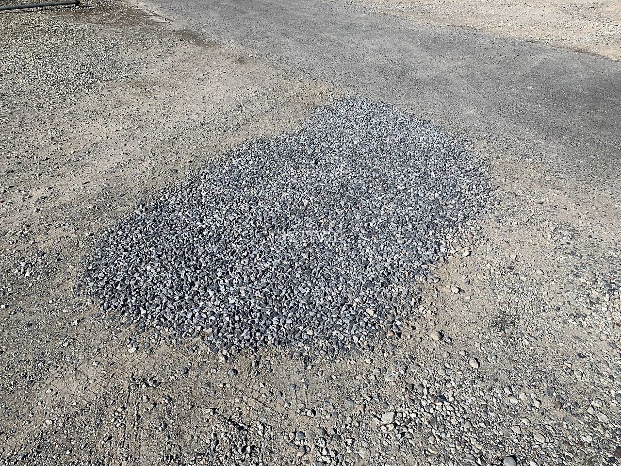 月極駐車場の窪みに砕石を入れた補修後の様子　～アクティバルの月極駐車場管理162～